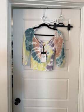 NWT Chaser Smocked Double V-Neck Peasant Top in Tie Dye